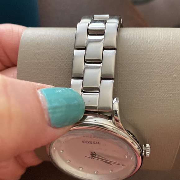 Women’s Fossil Watch - Picture 7 of 11